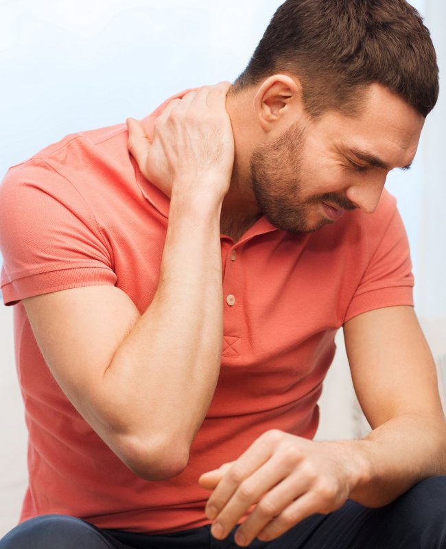 Image of a woman with back pain which is highlighted in red.